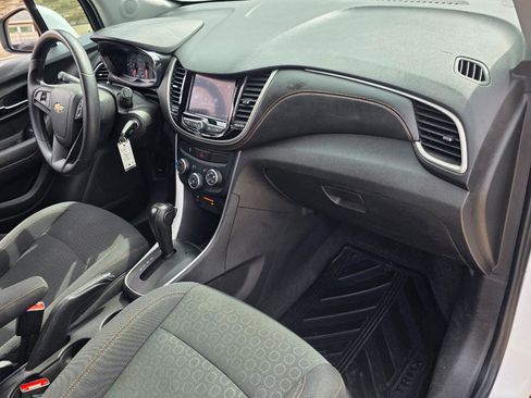 Used 2020 Chevrolet Trax LS w/ Fleet Convenience Package AWD/4WD image 22