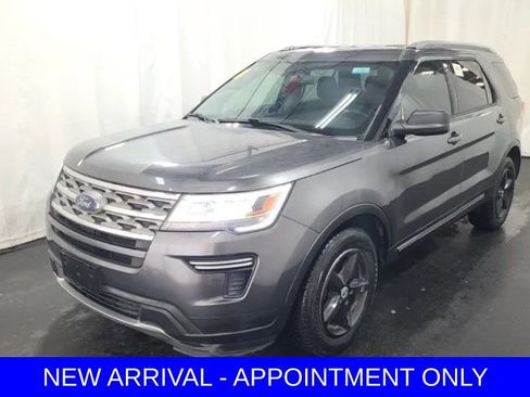 Used 2018 Ford Explorer XLT image 1