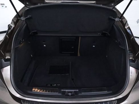 Used 2018 INFINITI QX30 Premium w/ Navigation Package image 16
