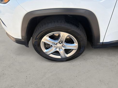 Used 2023 Jeep Compass Latitude w/ Convenience Group AWD/4WD image 11