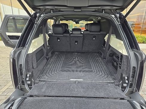 Used 2024 Land Rover Range Rover Long Wheelbase Autobiography image 18