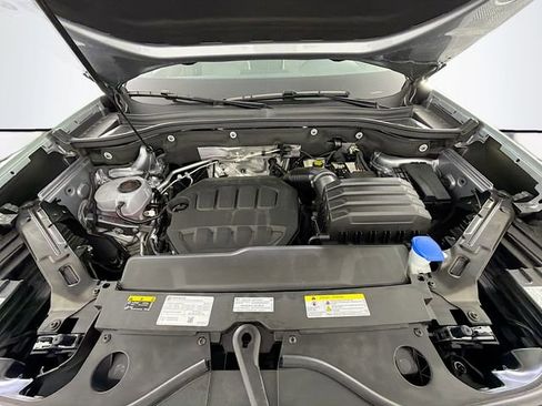 Used 2025 Volkswagen Atlas SE image 32