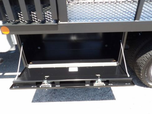 Used 2024 Ford F550 2WD Crew Cab Super Duty image 49