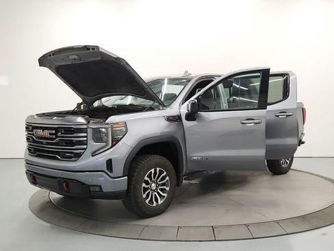 Used 2023 GMC Sierra 1500 AT4 w/ Technology Package AWD/4WD image 11