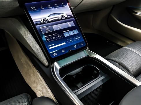 Used 2022 Lucid Air Dream Edition image 6