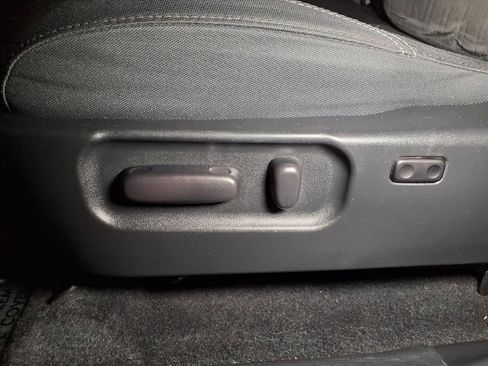 Used 2020 Toyota Tacoma TRD Off-Road w/ Technology Package image 19