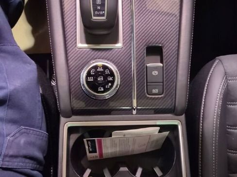 New 2025 Mitsubishi Outlander SE image 19