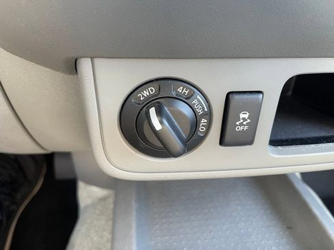 Used 2016 Nissan Frontier SV AWD/4WD image 10