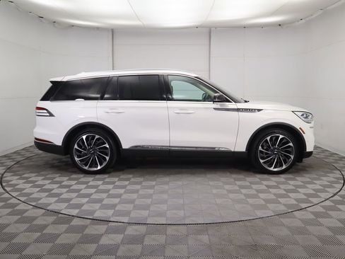 Used 2023 Lincoln Aviator Reserve w/ Equipment Group 201A image 4