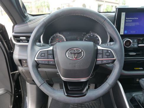 Used 2023 Toyota Highlander XSE image 22