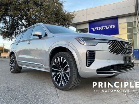 Used 2025 Volvo XC90 B5 Plus image 1