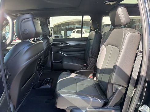 New 2026 Jeep Grand Wagoneer 4WD image 17