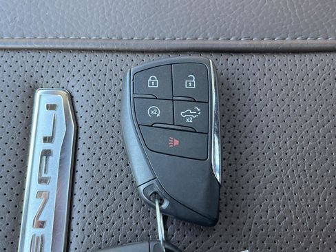 Used 2025 GMC Sierra 2500 Denali w/ Denali Reserve Package AWD/4WD image 24