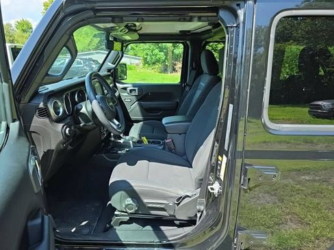 Used 2023 Jeep Wrangler Unlimited Rubicon 4xe w/ Cold Weather Group AWD/4WD image 11
