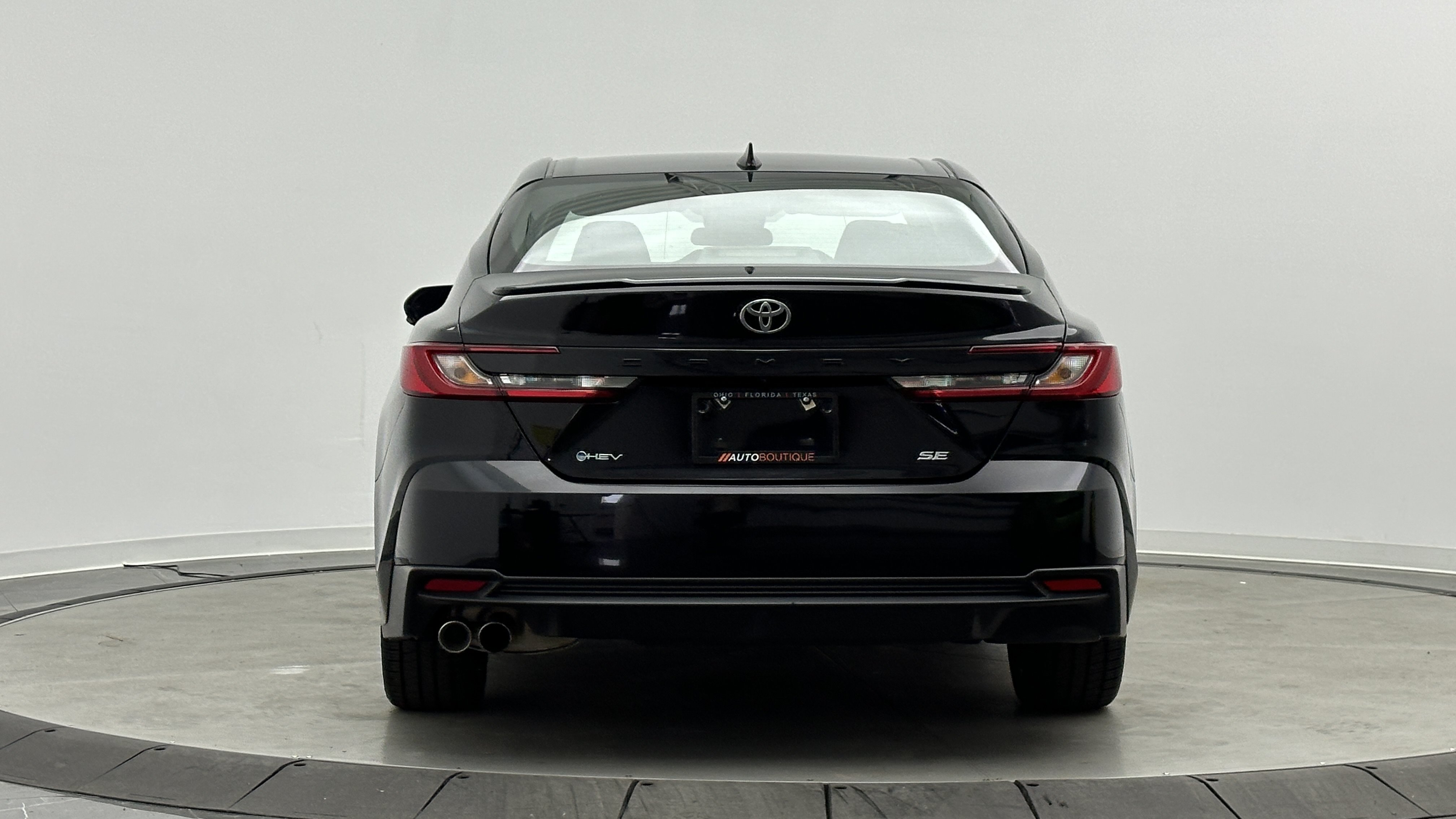 Used 2025 Toyota Camry SE FWD image 6