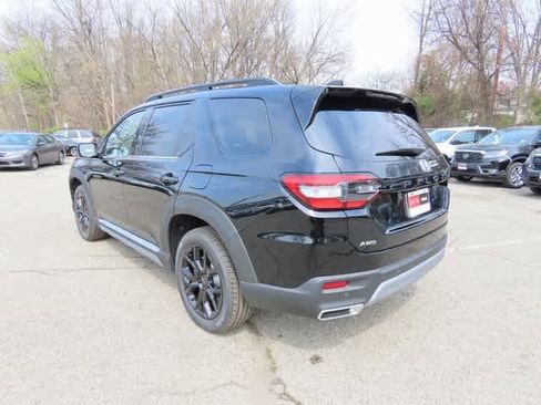 New 2025 Honda Pilot Touring image 4