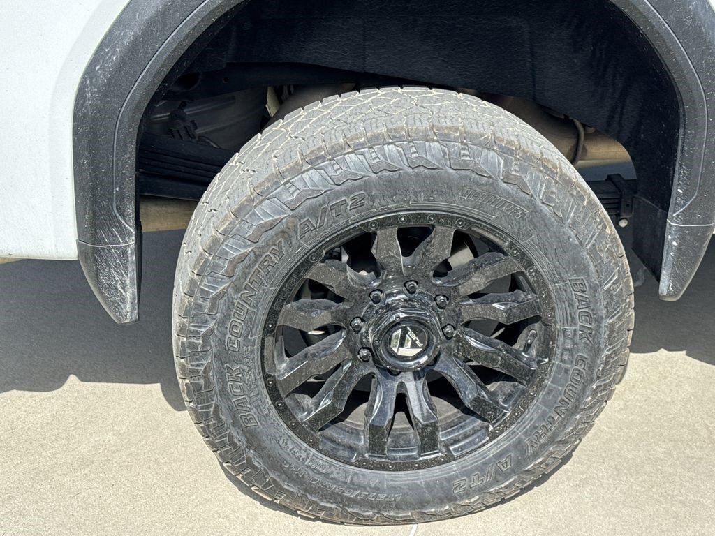 Used 2023 GMC Sierra 2500 AT4 w/ AT4 Preferred Package AWD/4WD image 13