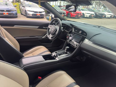 Used 2017 Honda Civic Touring image 11