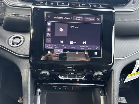 New 2025 Jeep Grand Cherokee Altitude image 25