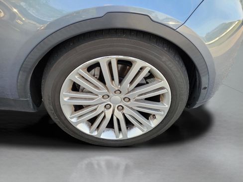 Used 2018 Land Rover Discovery HSE Luxury image 12