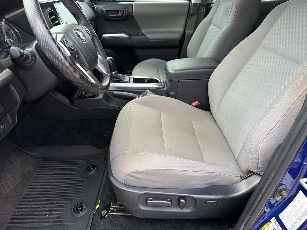 Used 2023 Toyota Tacoma SR5 AWD/4WD image 10