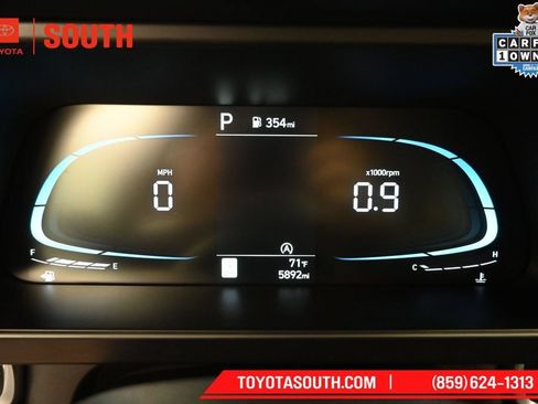 Used 2025 Hyundai Elantra SE FWD image 12