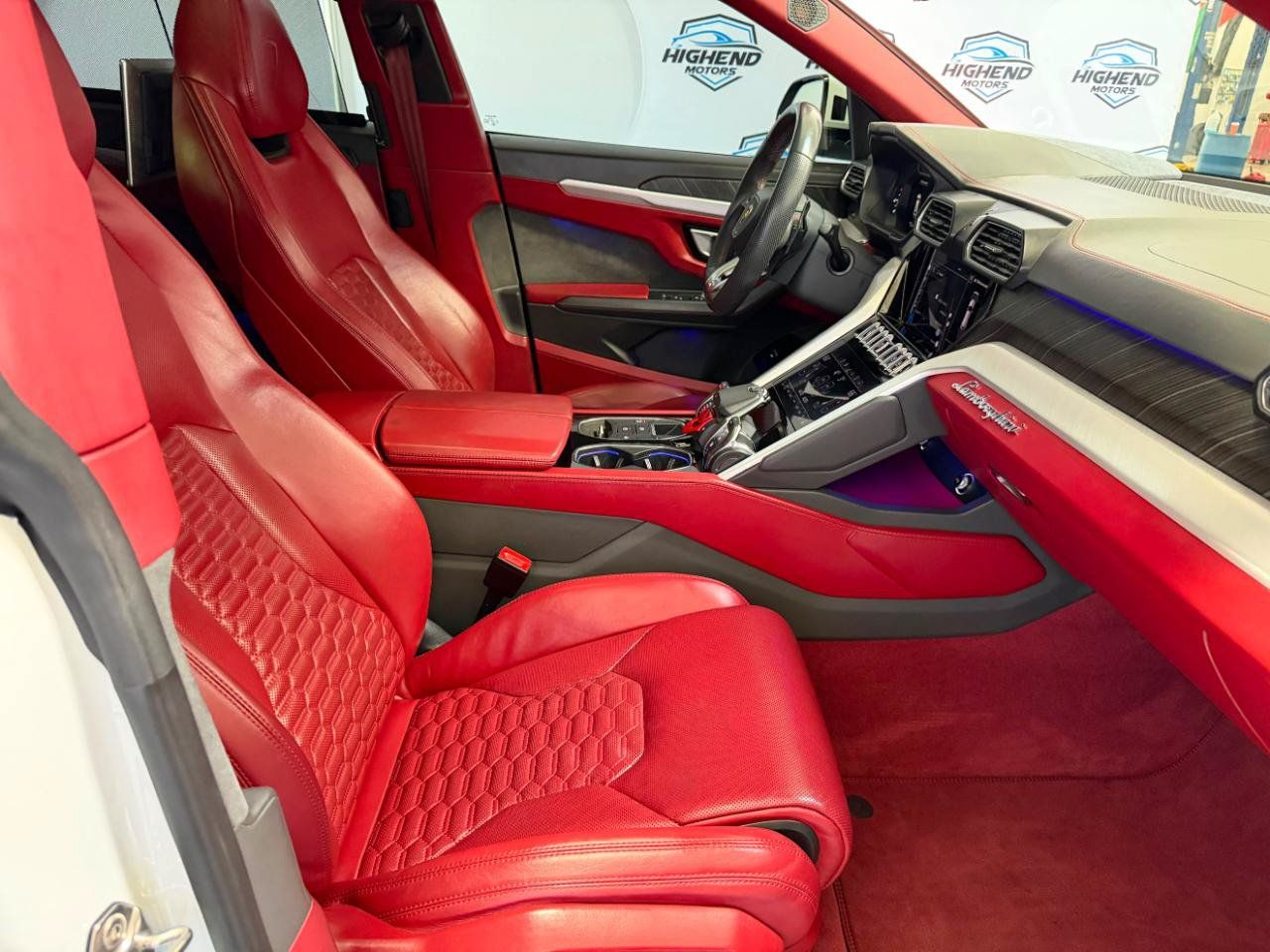 Used 2020 Lamborghini Urus AWD/4WD image 28