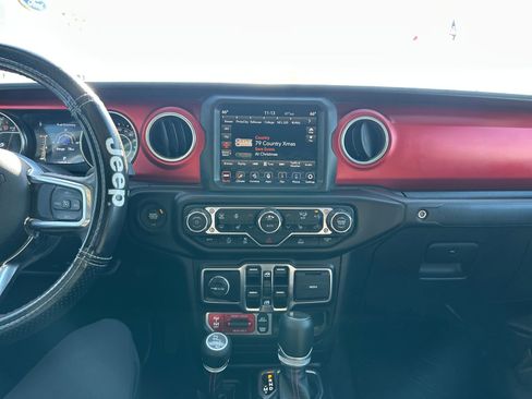 Used 2023 Jeep Gladiator Rubicon w/ Cold Weather Group image 18