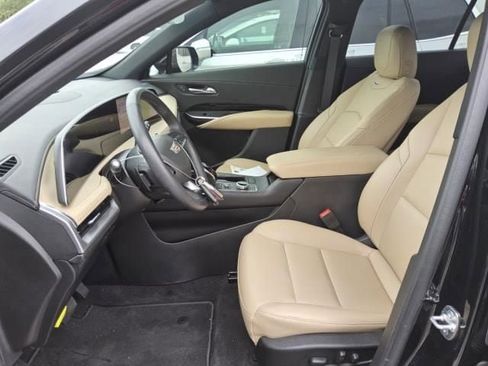 Used 2024 Cadillac XT4 Luxury FWD image 8