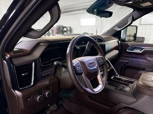 Used 2025 GMC Sierra 2500 Denali w/ Denali Reserve Package AWD/4WD image 8