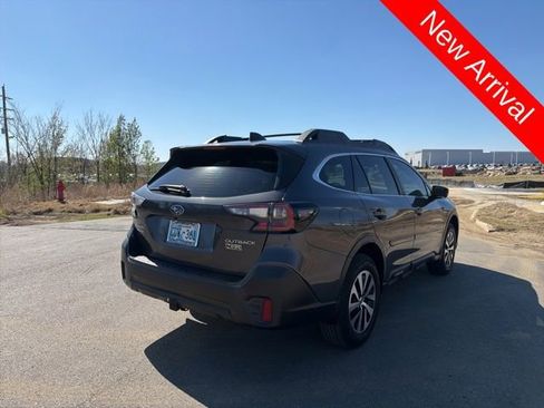 Used 2020 Subaru Outback 2.5i FWD image 3