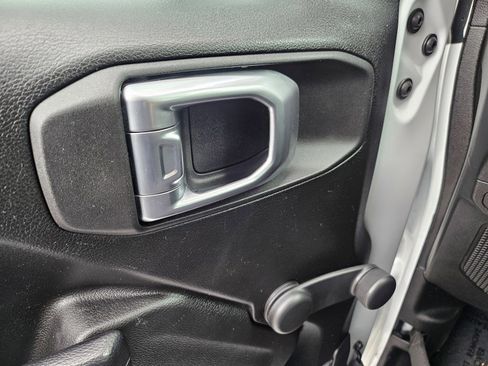 Used 2024 Jeep Wrangler Unlimited Sport AWD/4WD image 14