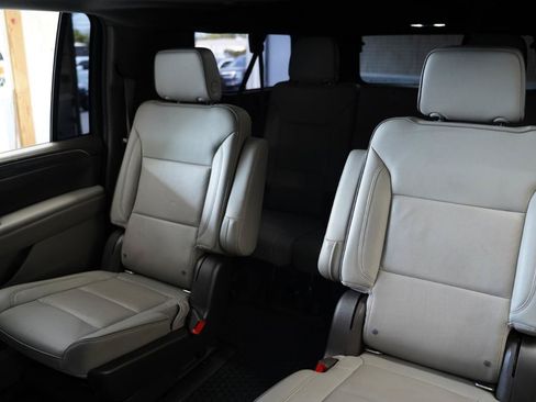Used 2021 GMC Yukon XL SLT w/ SLT Premium Package AWD/4WD image 36
