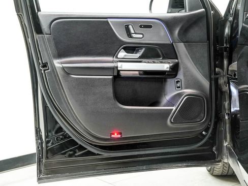 Used 2020 Mercedes-Benz GLB 250 image 40