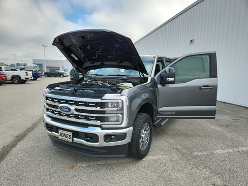 Used 2025 Ford F250 Lariat AWD/4WD image 14