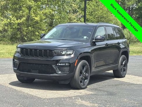 Used 2023 Jeep Grand Cherokee Limited w/ Black Appearance Package AWD/4WD image 29
