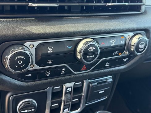 Used 2025 Jeep Wrangler Unlimited Sport AWD/4WD image 19