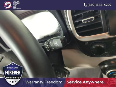 Used 2023 Hyundai Venue SEL FWD image 23