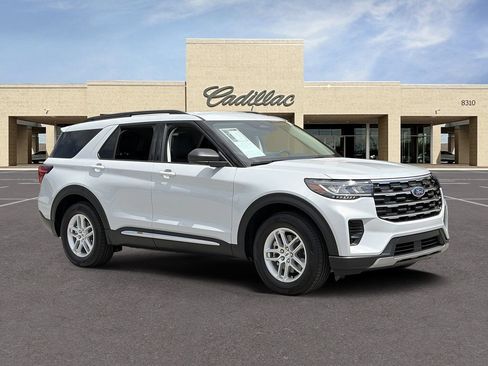 Used 2025 Ford Explorer Active RWD image 3