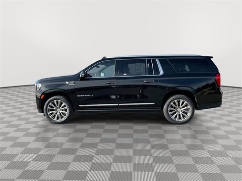 Used 2021 GMC Yukon XL Denali w/ Denali Premium Package image 5