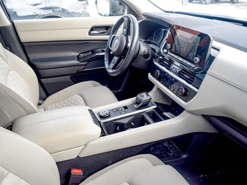 Used 2022 Nissan Pathfinder SV image 4