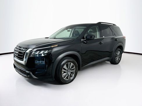Used 2025 Nissan Pathfinder SV AWD/4WD image 3