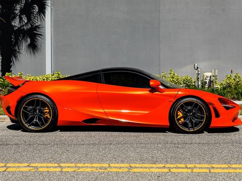 Used 2024 McLaren 750S image 9