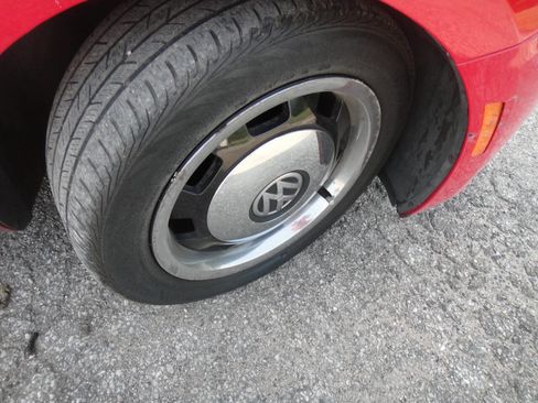 Used 2013 Volkswagen Beetle 2.5 FWD image 17