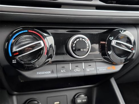 Used 2023 Hyundai Kona SEL image 31