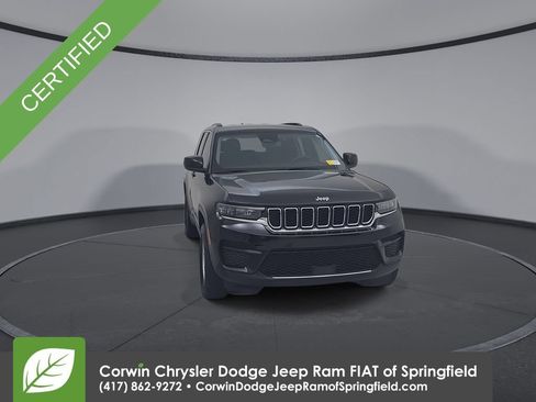 Certified 2023 Jeep Grand Cherokee Laredo AWD/4WD image 4