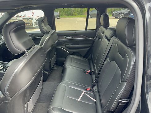 Used 2023 Jeep Grand Cherokee Overland w/ Adv Protech Group III AWD/4WD image 6