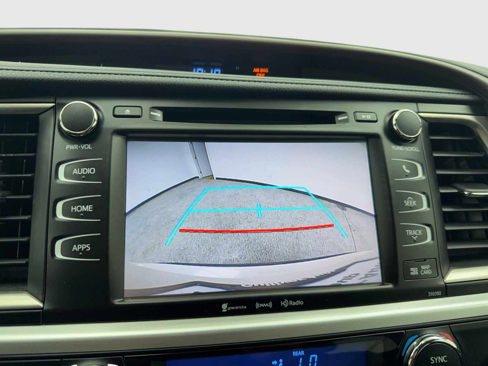 Used 2019 Toyota Highlander XLE AWD/4WD image 17