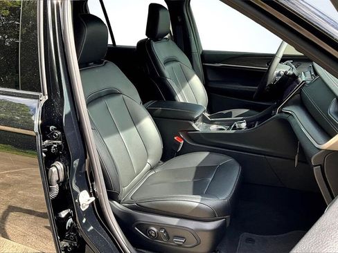 New 2025 Jeep Grand Cherokee Limited w/ Trailer Tow Package image 8