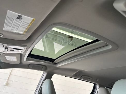 Used 2017 Toyota Sienna XLE w/ XLE Navigation Package FWD image 17